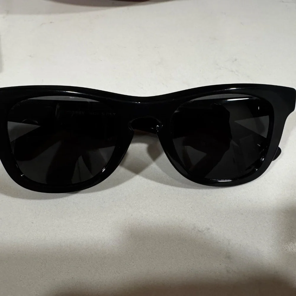 $403 Burberry Mens Unisex B 4426 Black Sunglasses Recent Style / Womens - Picture 11 of 14